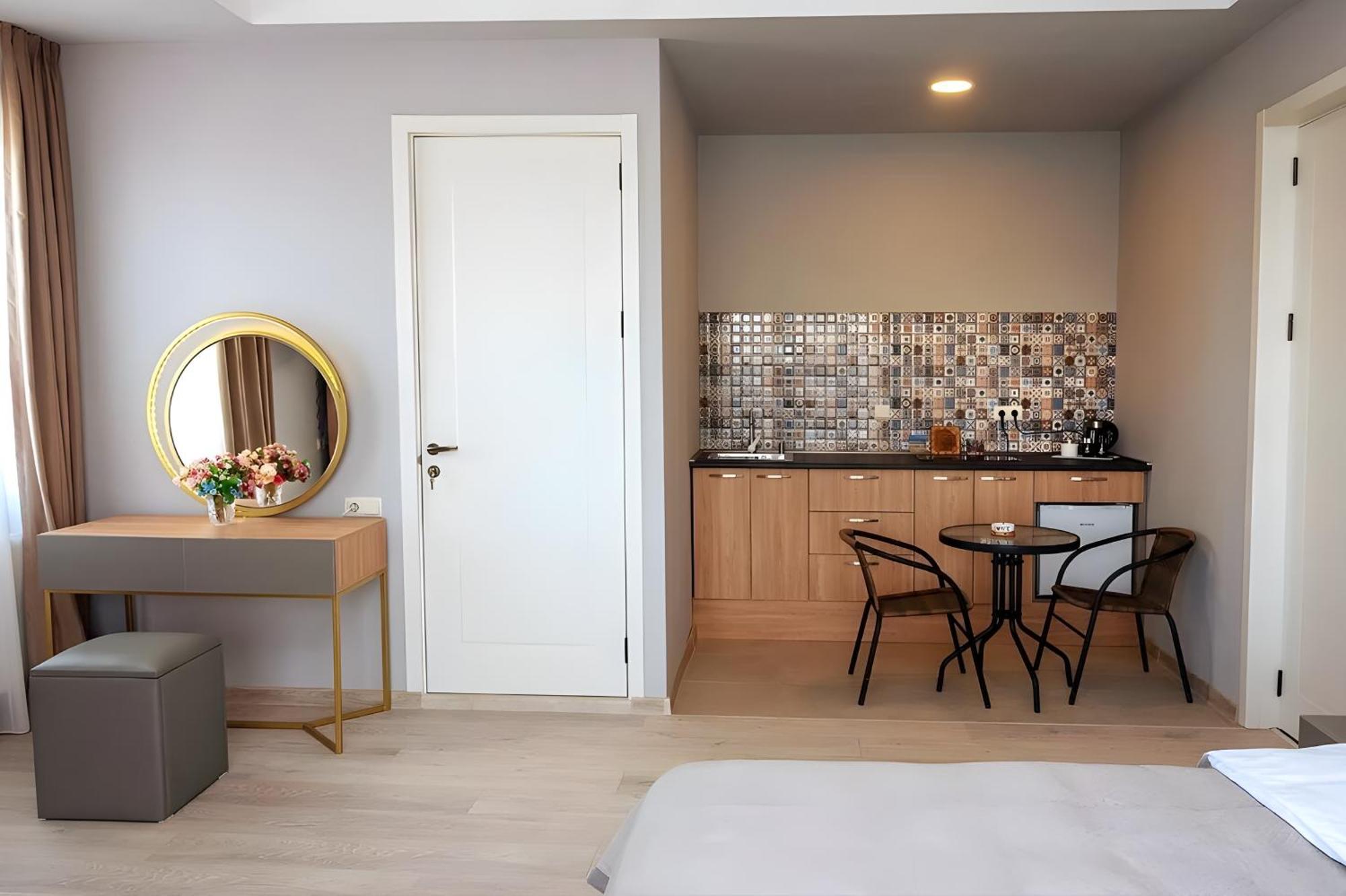 Tbilisi Mare Hotel Екстериор снимка